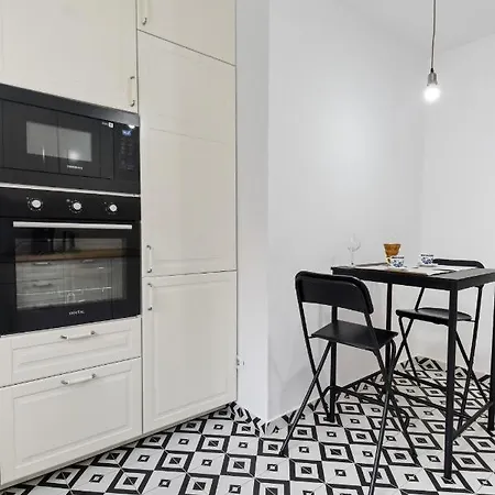 Apartment Turda Close To The Elias